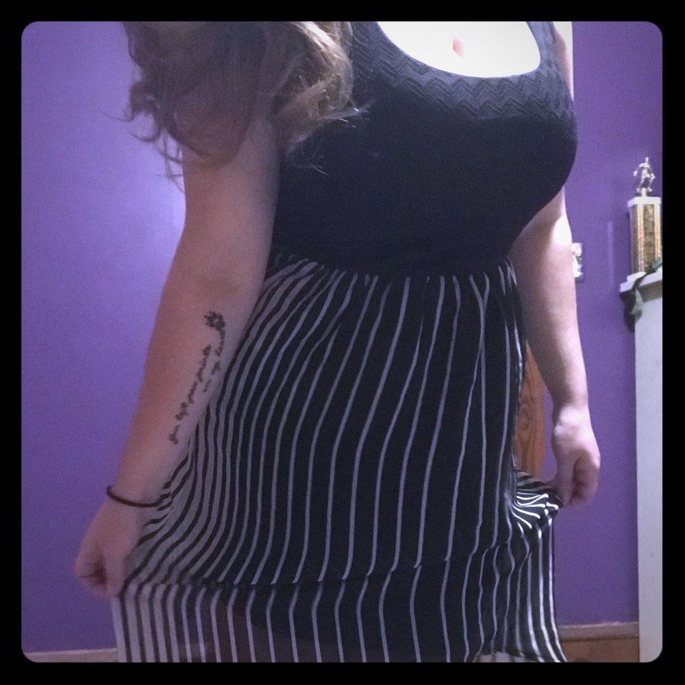 B&W Flowy dress